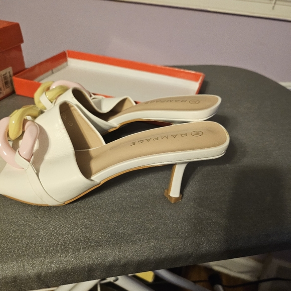 2 Prair of womens shoes worn 1time1 black 1 white like new.Needs new home. - Picture 6 of 11